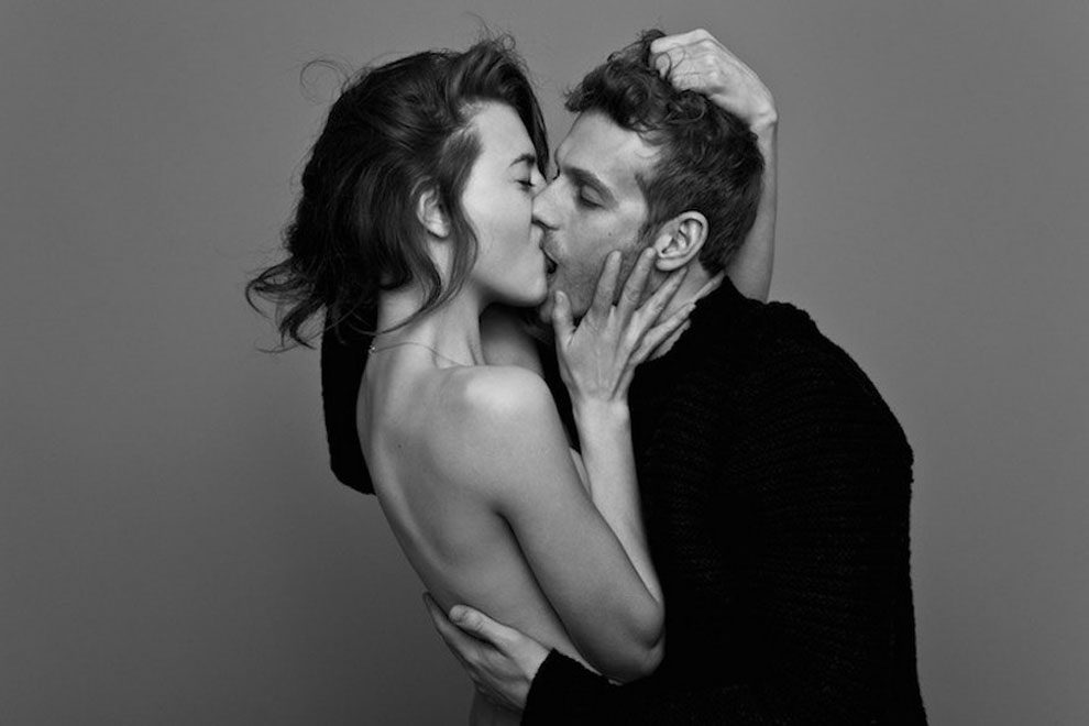 Resultado de imagem para imagens casal se beijando