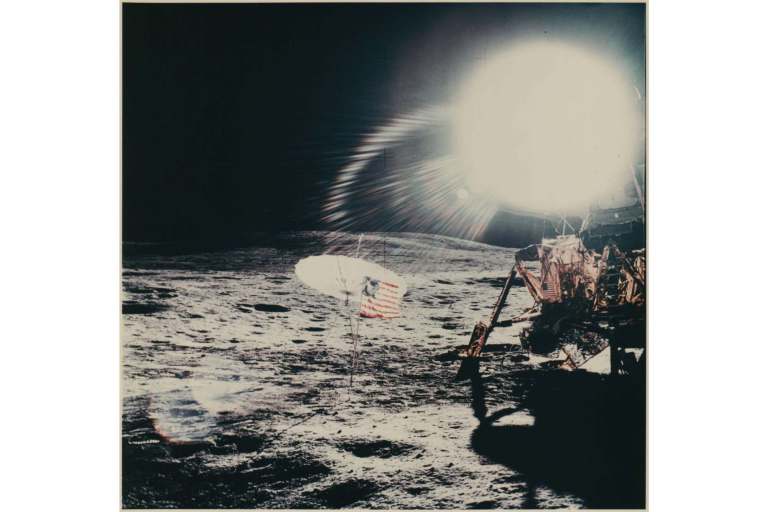 Reflexos do módulo de pouso lunar, fevereiro de 1971. | Foto: NASA/Divulgação