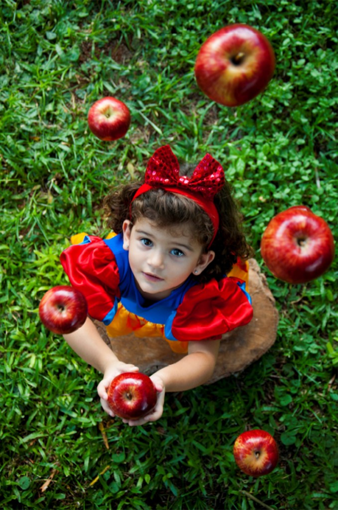 Anna Clara – 3 anos | Câmera: Nikon D90 - 18-105mm | ISO 200 – f/4.5 – 1/40 – sem flash | Foto: Cris Vieira