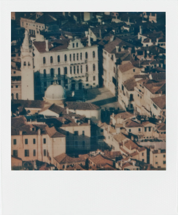 iPhotoChannel-polaroid-maior-mural-fotografo-no-guinness-book