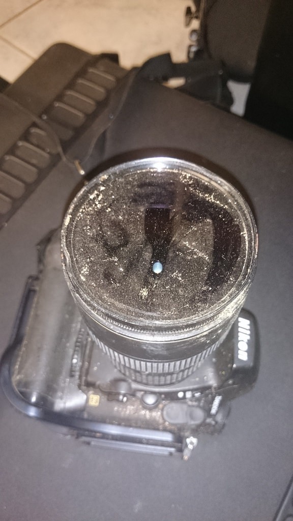 A câmera Nikon D800E depois do acidente.