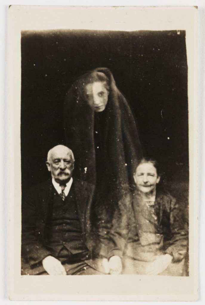 iPhotoChannel-check-out-these-fake-but-terrifying-ghost-photos-from-the-early-1900s-111-body-image-1433971025