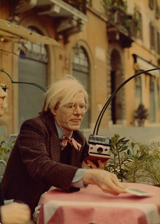 Andy Warhol e sua Polaroid.