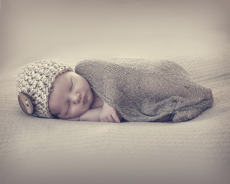 Fotografia final de newborn com retoque realizado por Altair Hoppe.