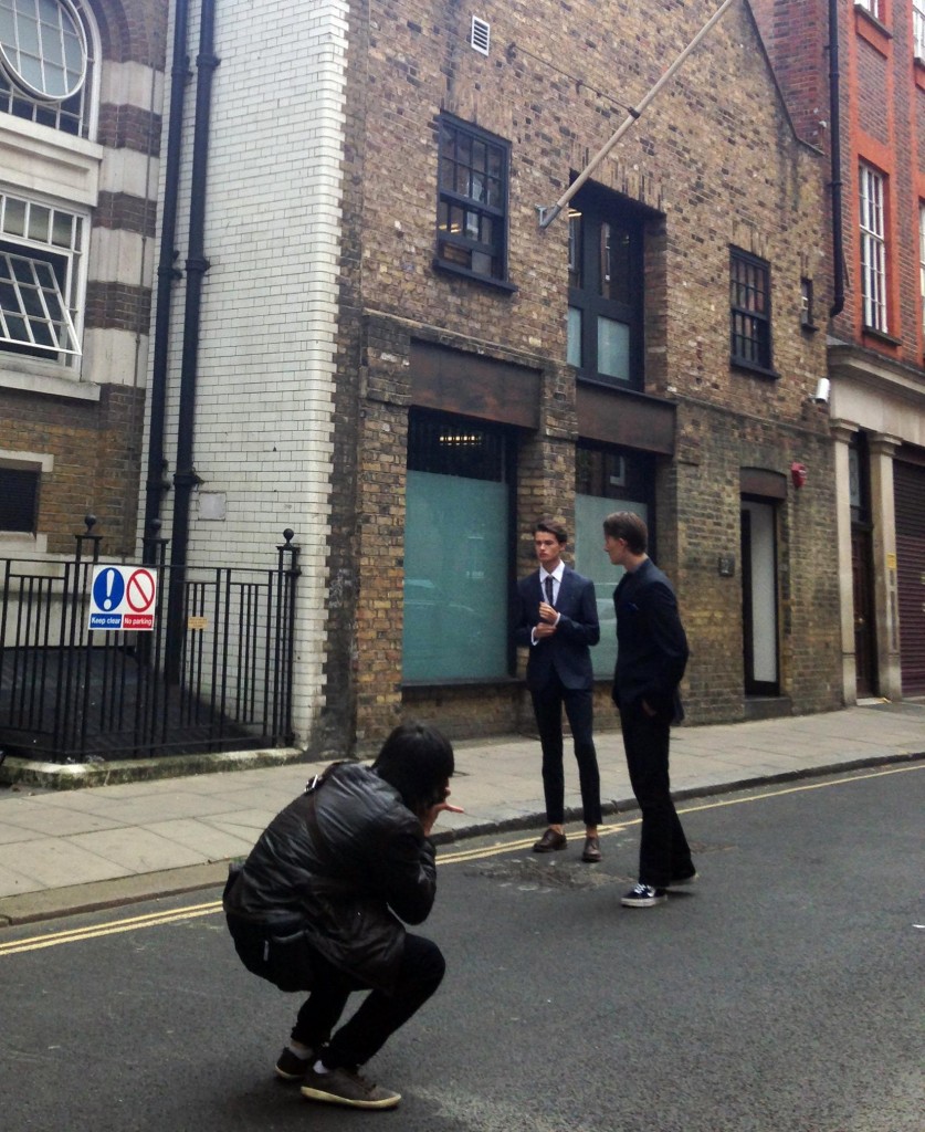 Bastidores do editorial English Boys para a Revista Lui Magazine italiana, fotografado em Londres, coordenação de moda Vanilson Coimbra