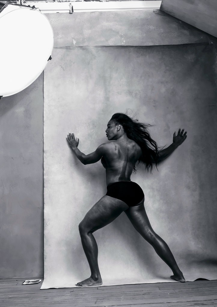 A tenista Serena Williams para a foto do mês de abril | Foto: Annie Leibovitz