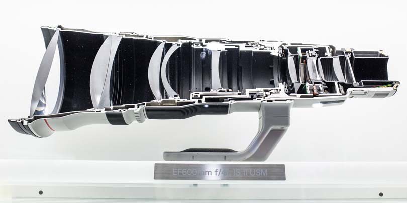 Uma lente Canon EF 600mm f/4 L IS LL USM | Foto: Wikimedia
