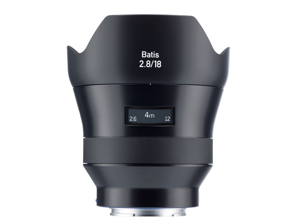 A lente 18mm f/2.8 e seu display OLED.