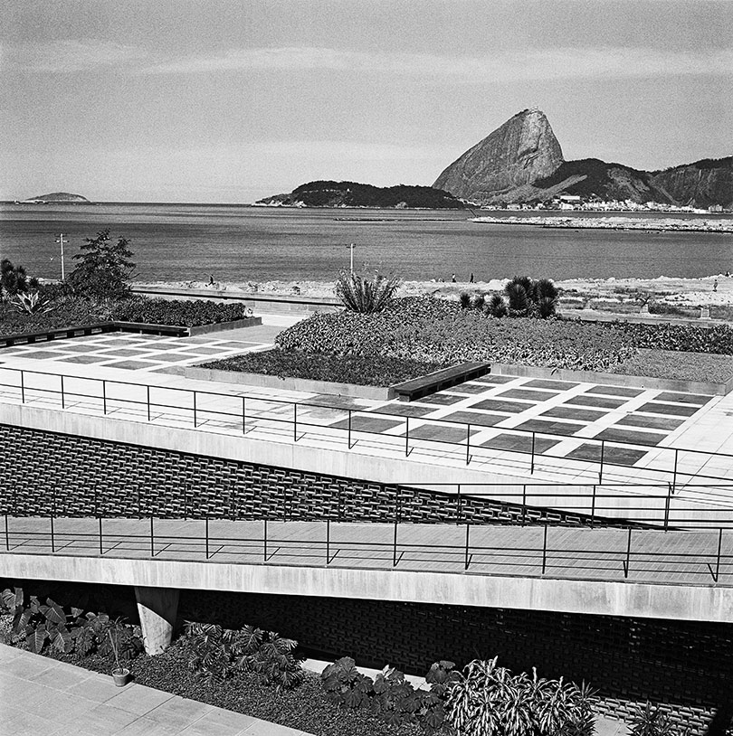 Museu de Arte Moderna, projeto de Affonso Eduardo Reidy, Rio de Janeiro, c. 1970 | Foto: Marcel Gautherot/Acervo Instituto Moreira Salles