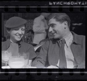 Gerda Taro e Robert Capa | Foto: Fred Stein