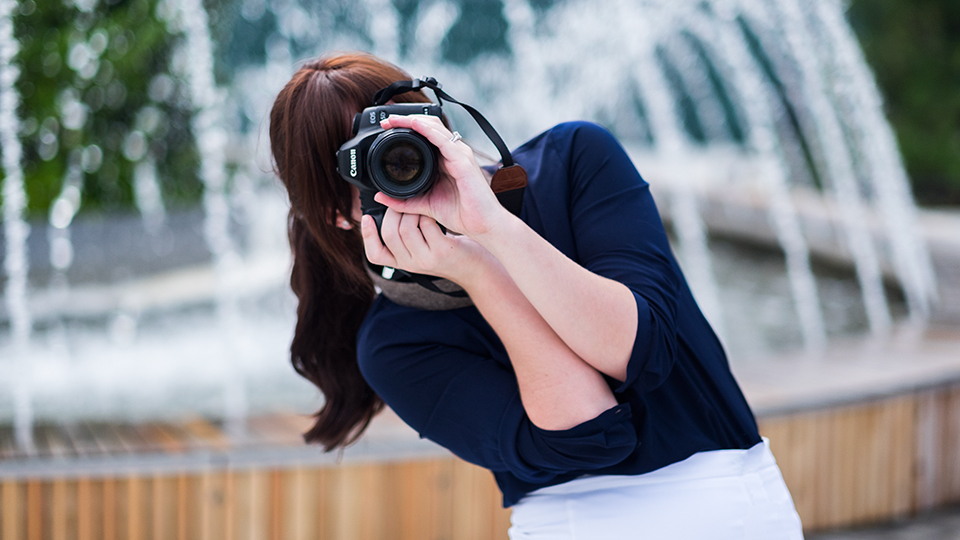 8 dicas para segurar a câmera fotográfica