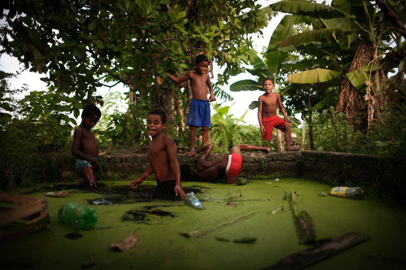 Foto da série "Caçadores de rãs", de Fábio Teixeira