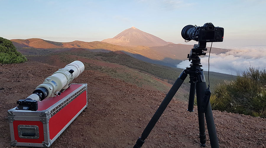 Fotógrafo usa telescópio para criar vídeo impressionante da Lua se pondo