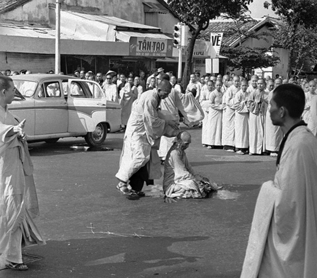 A história por trás da foto: monge em chamas