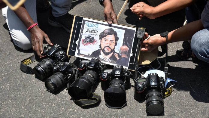 Fotojornalista vencedor do Prêmio Pulitzer é morto em emboscada