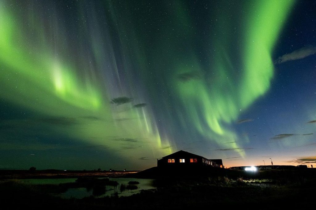 Hotel na Islândia paga passagens aéreas e dá um mês de estadia em troca de fotos da Aurora Boreal