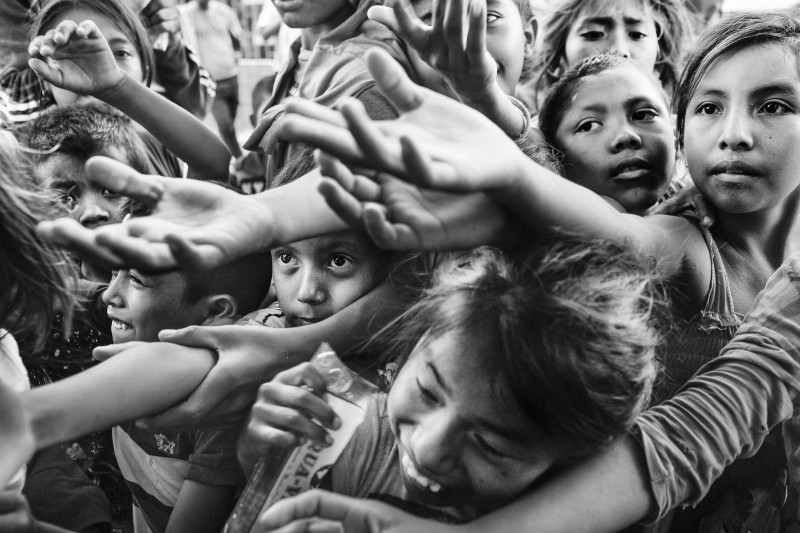 Inscrições gratuitas para concurso de fotografia com prêmio de R$ 40 mil, uma câmera Leica e viagem a Espanha -  Prêmio Internacional de Fotografia Humanitária Luis Valtueña