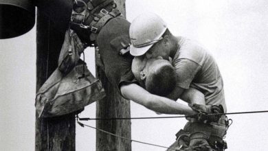 A história por trás da foto "O Beijo da Vida"