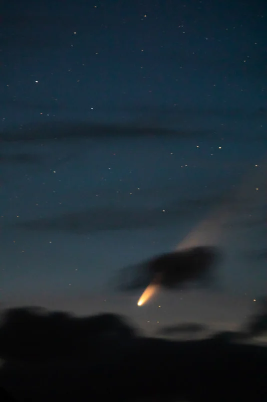 Fotógrafo captura na mesma imagem um cometa, a Aurora Boreal e a Via Láctea