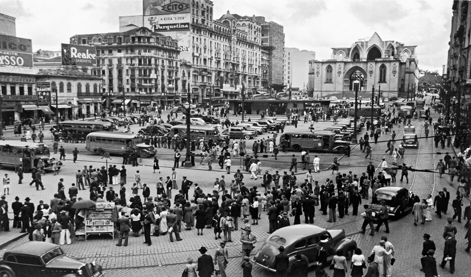 Largo da Sé e a Catedral sendo construída, São Paulo – década de 40 | Foto: Hildegard Baum Rosenthal