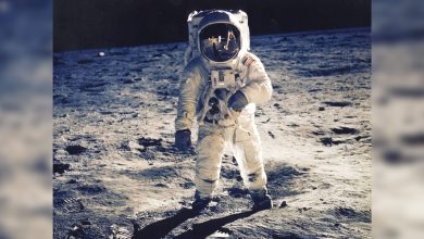 Foto original de Buzz Aldrin caminhando na lua em 1969 é vendida em leilão