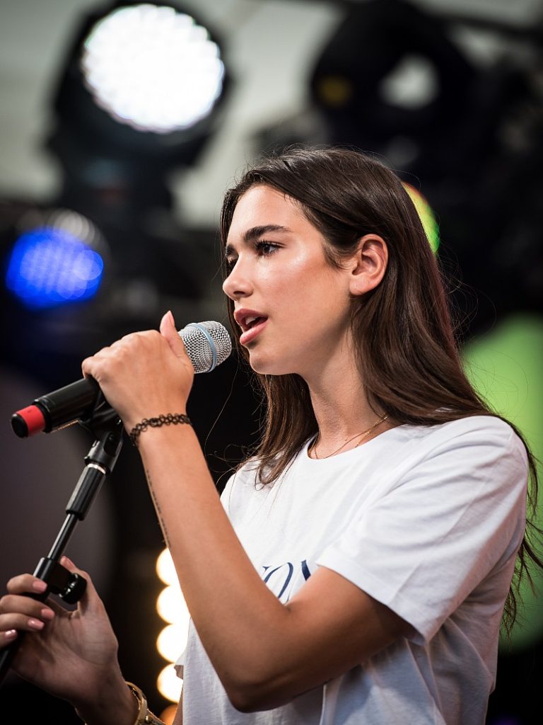 cantora dua lipa - violação de direitos autorais