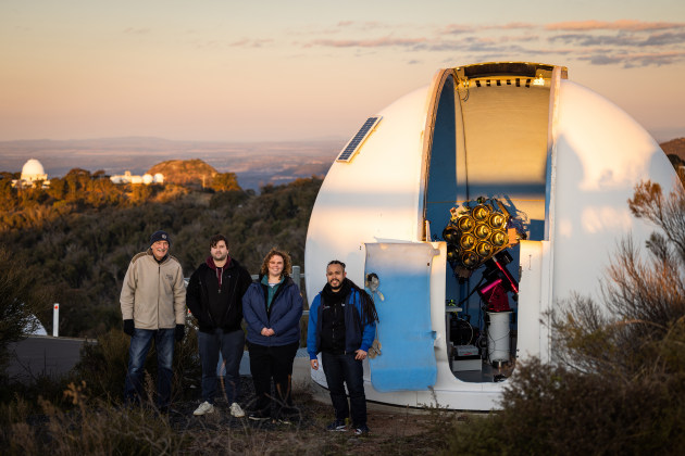 Telescópio é feito com 10 lentes Canon para fotografar galáxias