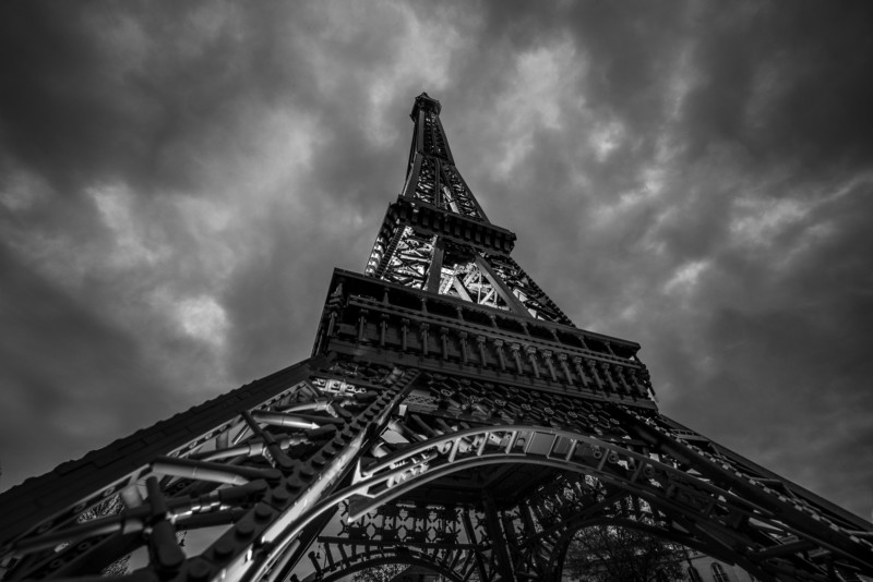 Torre Eiffel com 10 mil peças de Lego