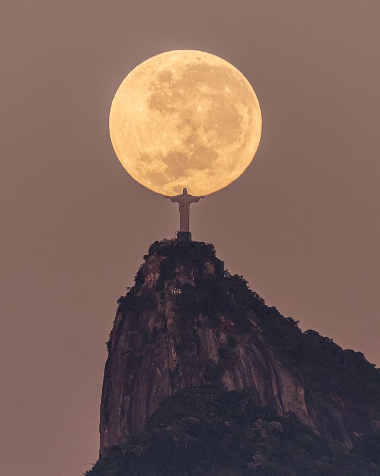 Como fotógrafo fez a foto perfeita do Cristo Redentor segurando a lua