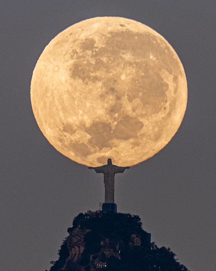 Como fotógrafo fez a foto perfeita do Cristo Redentor segurando a lua